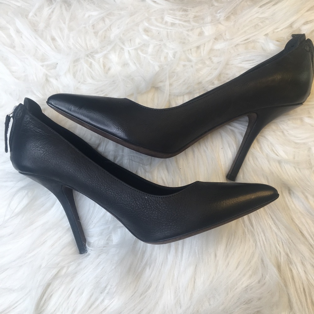 VERA WANG Black Leather Zipper Pumps Size 8M
